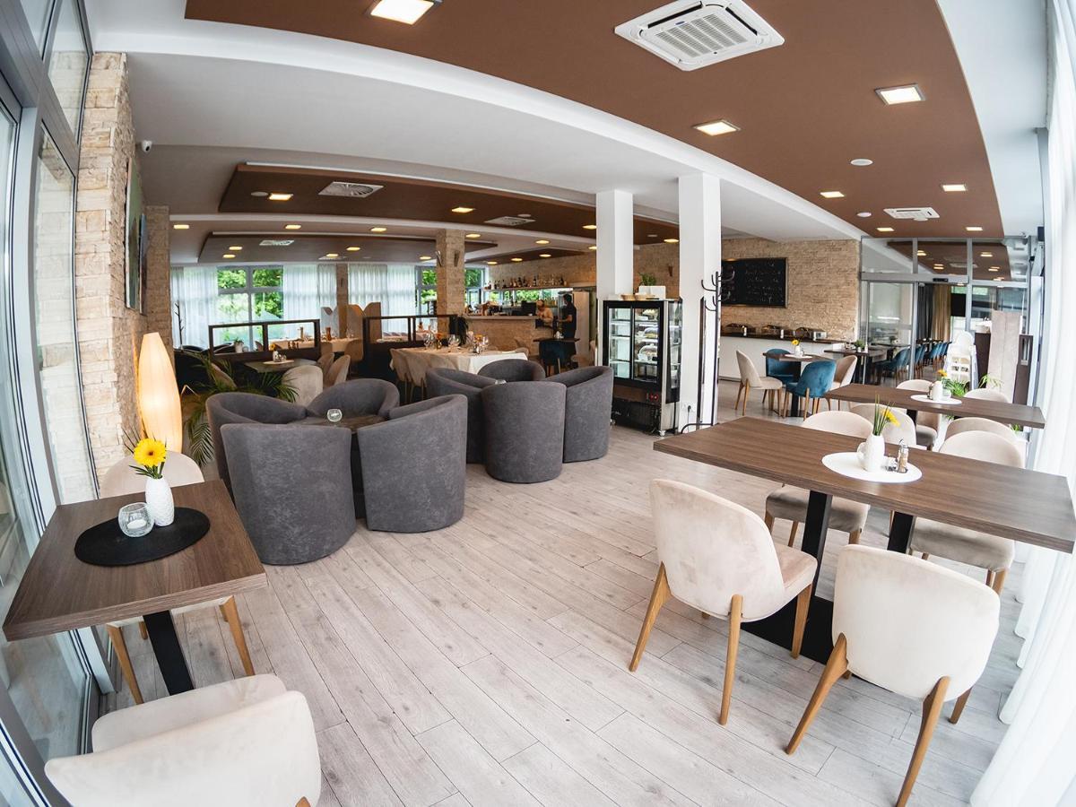 Hotel River Nitra Bagian luar foto