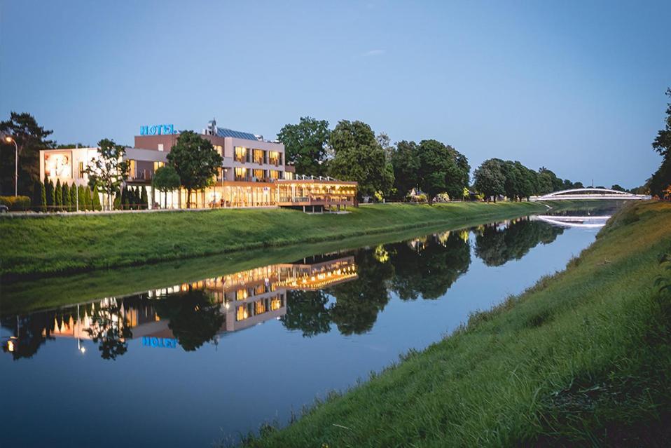 Hotel River Nitra Bagian luar foto