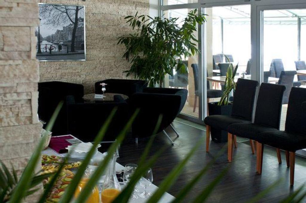 Hotel River Nitra Bagian luar foto